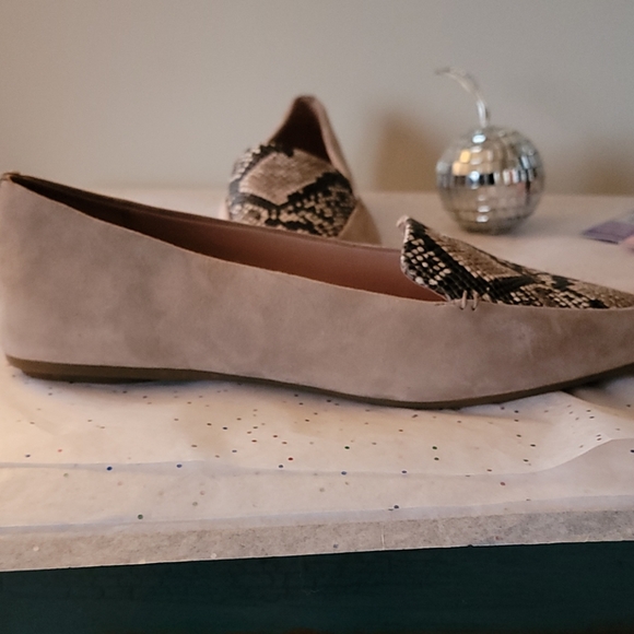 Taryn Rose Tan Suede Weatherproof Flats - Picture 6 of 14